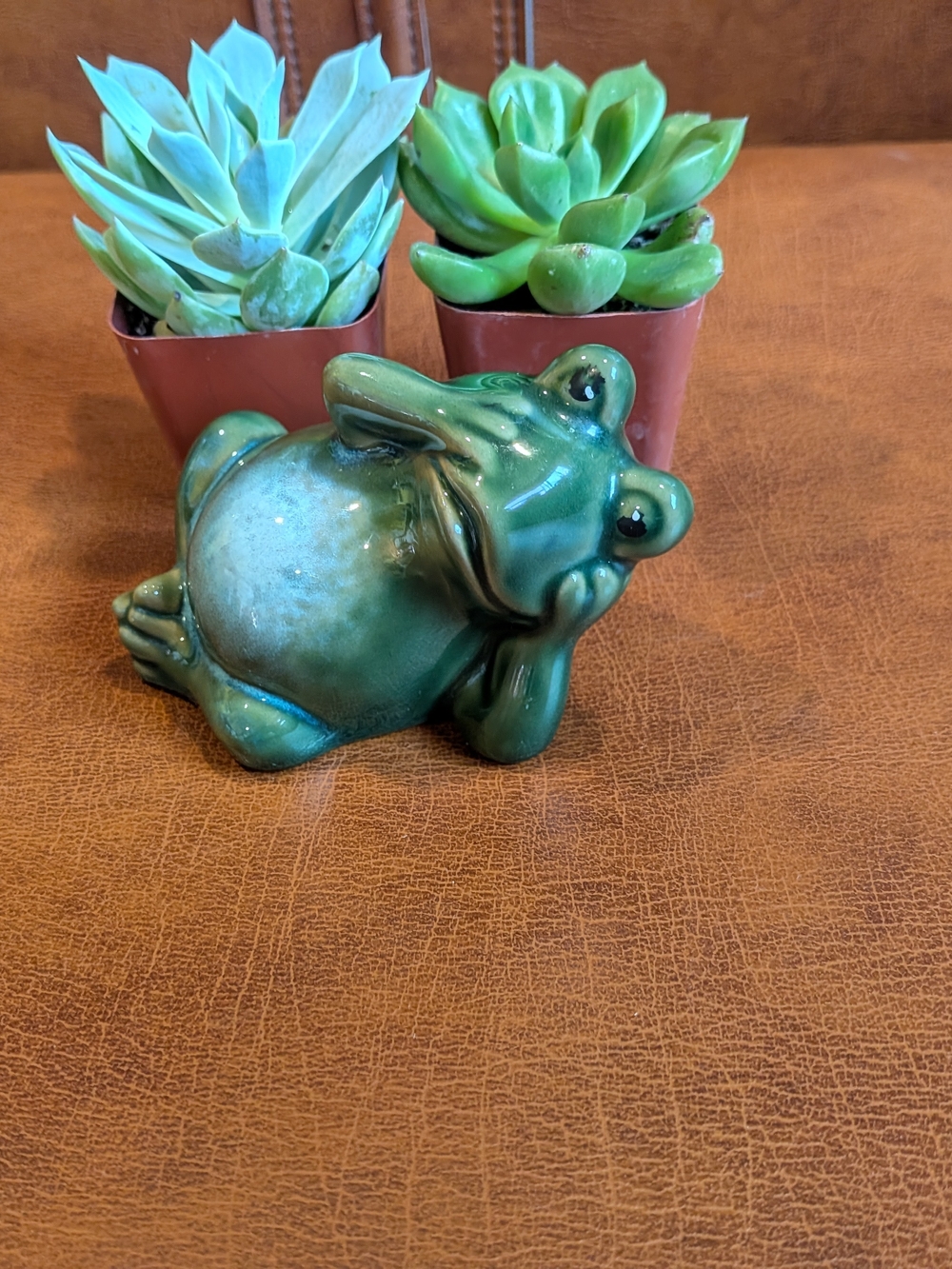 Vintage-style Charming Ceramic Green Frog Figurine - Reclining Lazy Frog